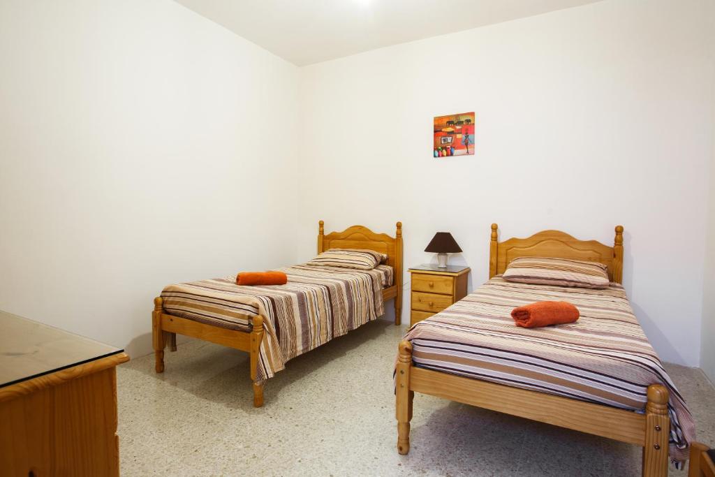 Postel nebo postele na pokoji v ubytování Dolphin Court