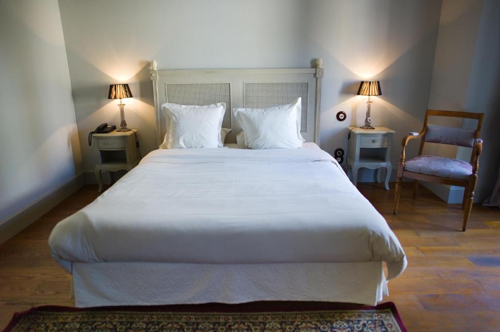 Hostellerie du Coq d'Or - Голубой номер