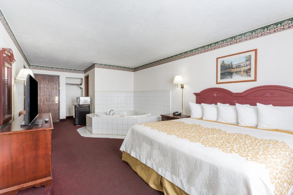 Days Inn by Wyndham Evanston WY - Suite King Deluxe