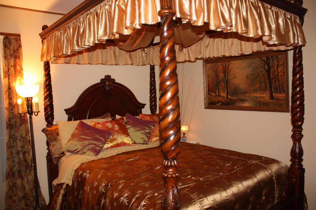 Alla's Historical Bed and Breakfast, Spa and Cabana - Chambre De Luxe Queen