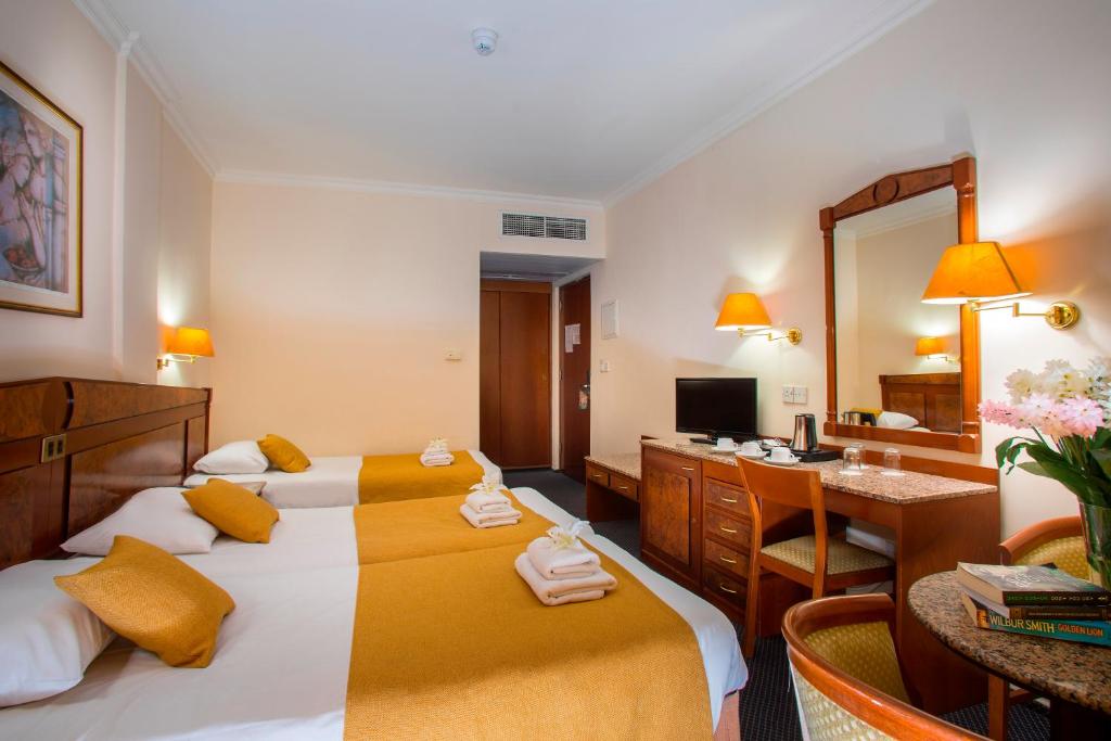 Kapetanios Limassol Hotel - Habitación Triple Superior