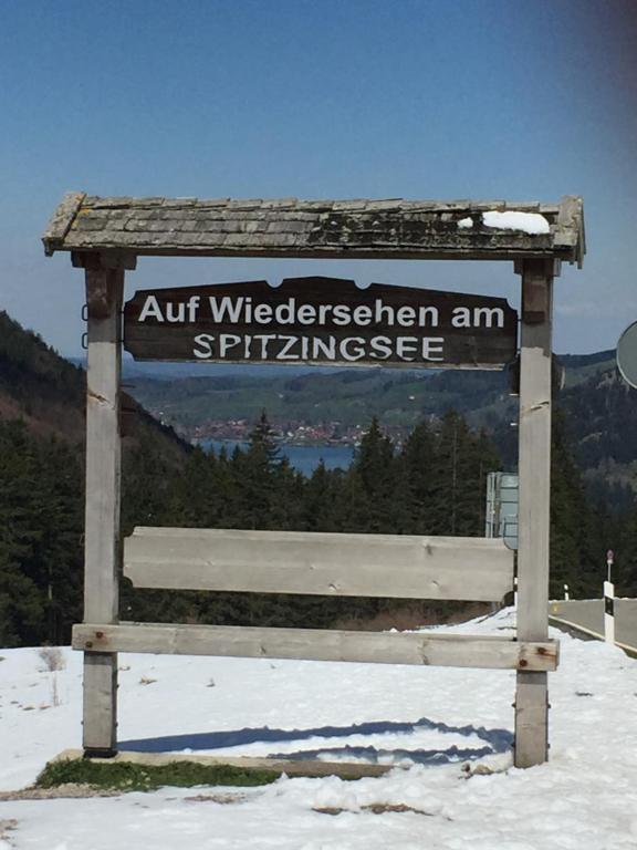 ein Schild für ein Luftfahrzeugrad istg in der Unterkunft Ferienwohnung Karl - direkt im Ski- und Wandergebiet Spitzingsee in Spitzingsee
