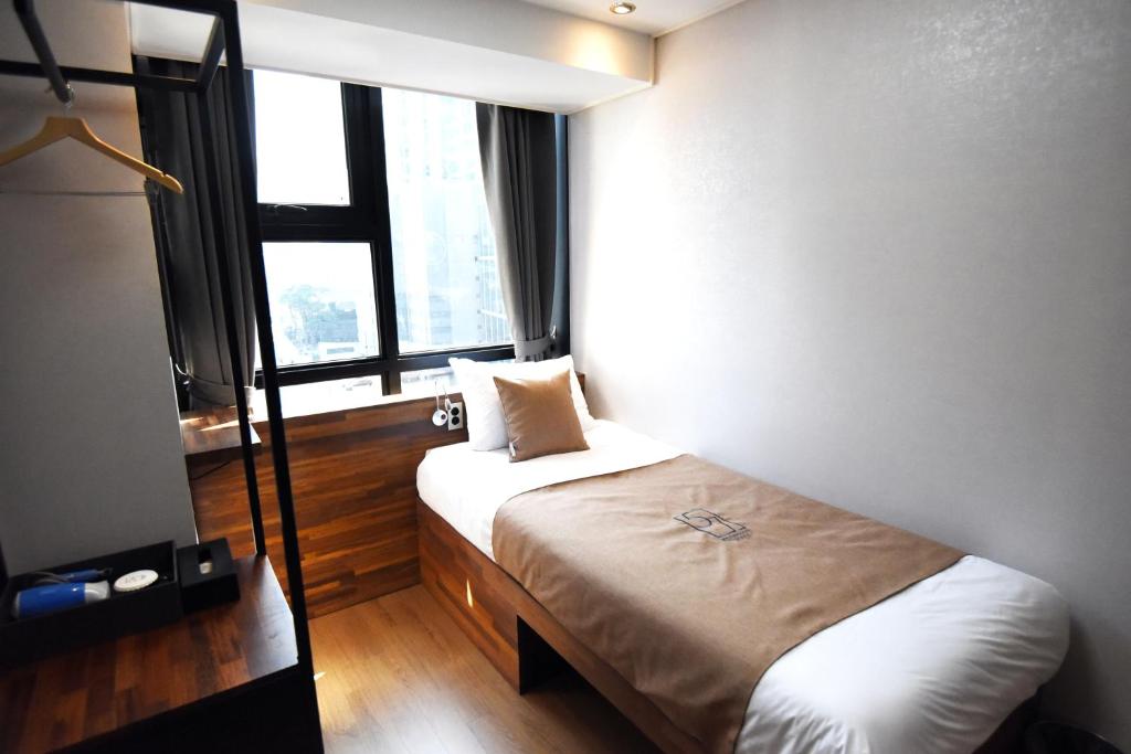 57 Myeongdong Hostel photo