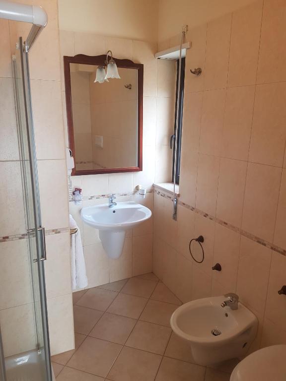 Koupelna v ubytování Hotel Rosamarina