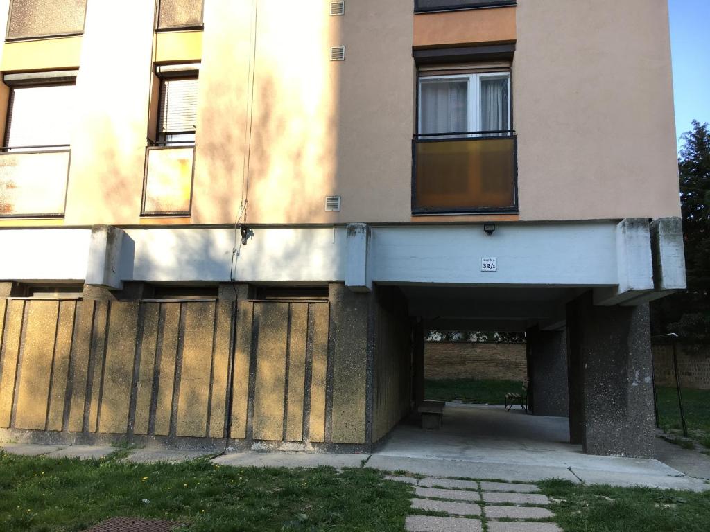 Budova, v ktorej sa apartmán nachádza