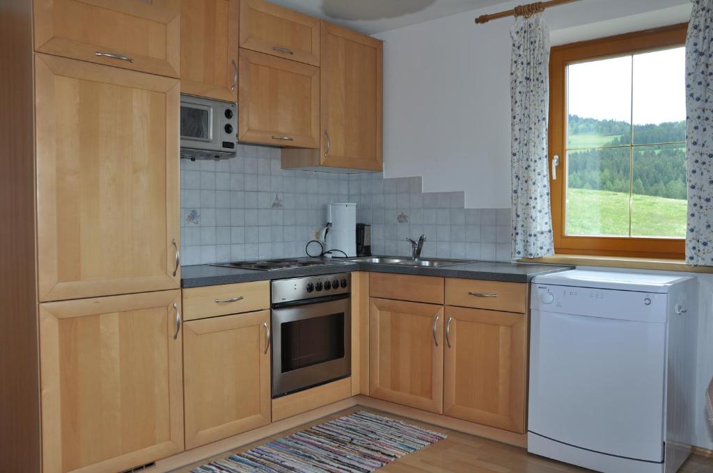 Una cocina o zona de cocina en Naturpark Bauernhof Sperl
