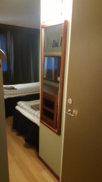 Postel nebo postele na pokoji v ubytování Highway Hotel