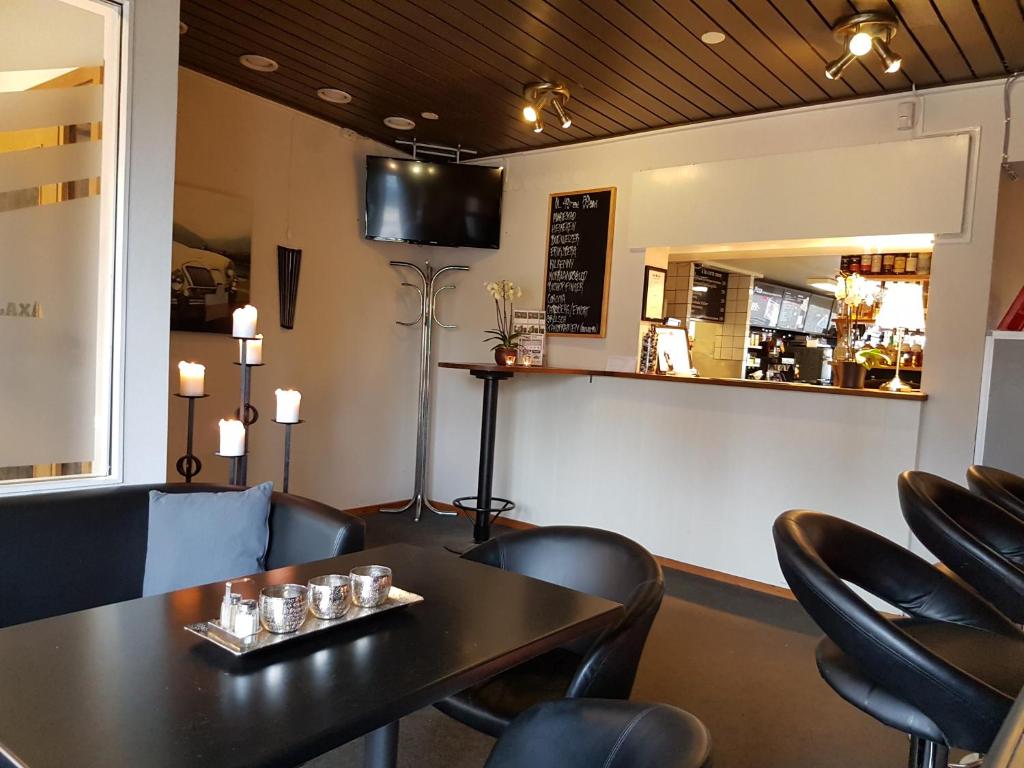Lounge nebo bar v ubytování RastPunkt Laxå
