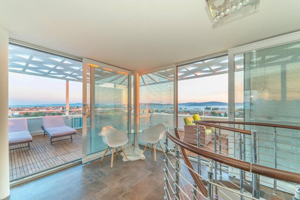 Balkón alebo terasa v ubytovaní Sunset Penthouse Apartment with Jacuzzi and Seaview