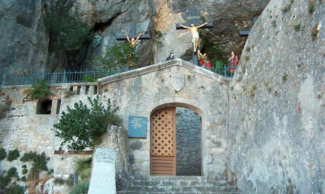 Fotografie z fotogalerie ubytování L'Annexe Plaisance - Hôtel Non Climatisé v destinaci Saint-Maximin-la-Sainte-Baume