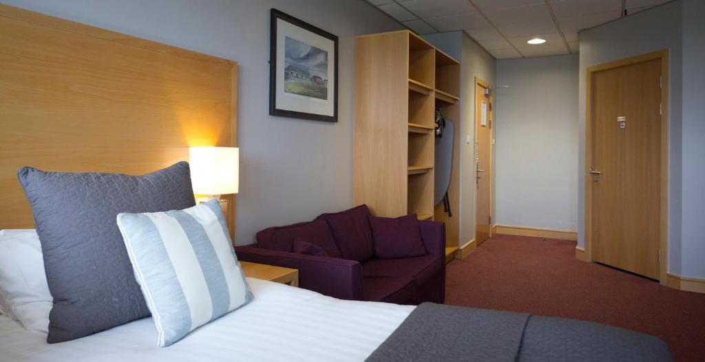 Postel nebo postele na pokoji v ubytování Headingley Lodge