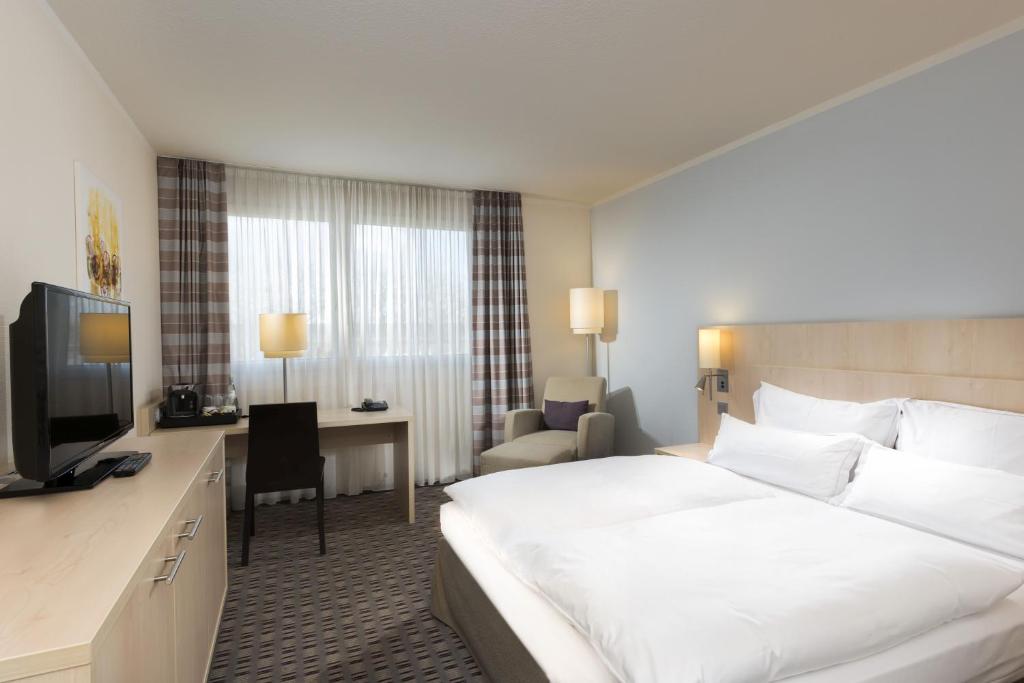 TV a/nebo společenská místnost v ubytování Mercure Hotel Mannheim am Friedensplatz