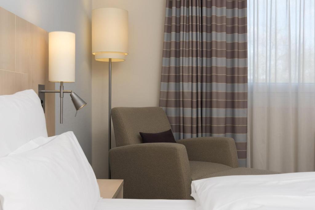 Postel nebo postele na pokoji v ubytování Mercure Hotel Mannheim am Friedensplatz