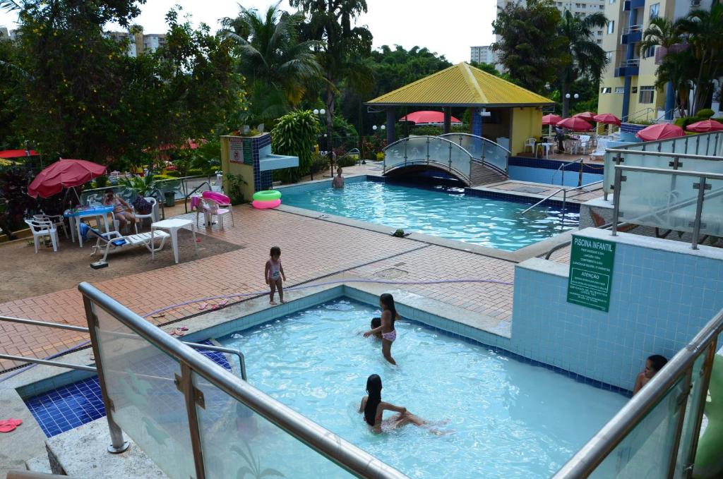 a group of people playing in a swimming pool at Sol das Caldas - Achei Férias in Caldas Novas