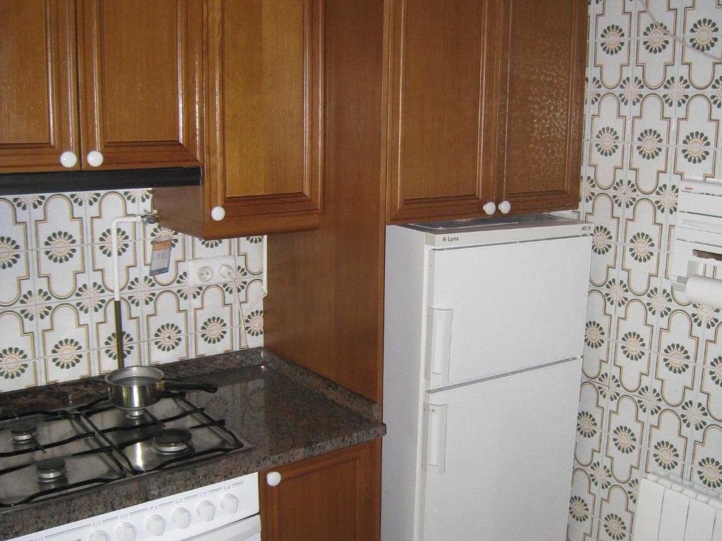 A kitchen or kitchenette at Belvilla by OYO Les Oliveres 32