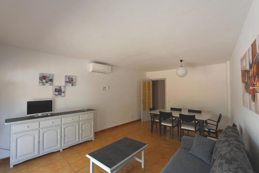 TV a/nebo společenská místnost v ubytování Residencial Super Stop Palafrugell