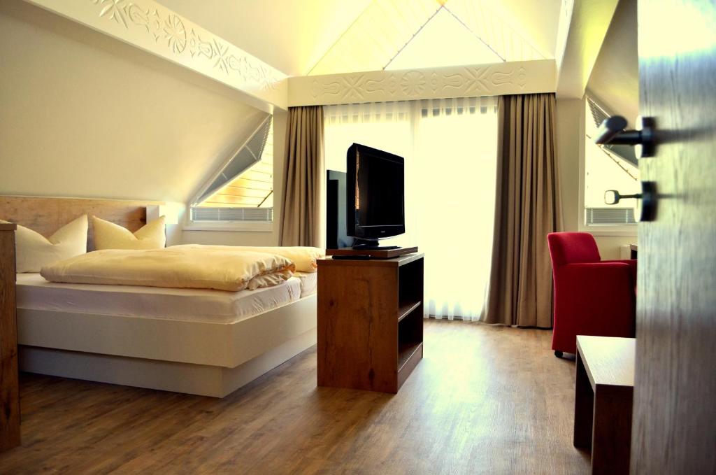 TV a/nebo společenská místnost v ubytování Hotel Garni Bergblick