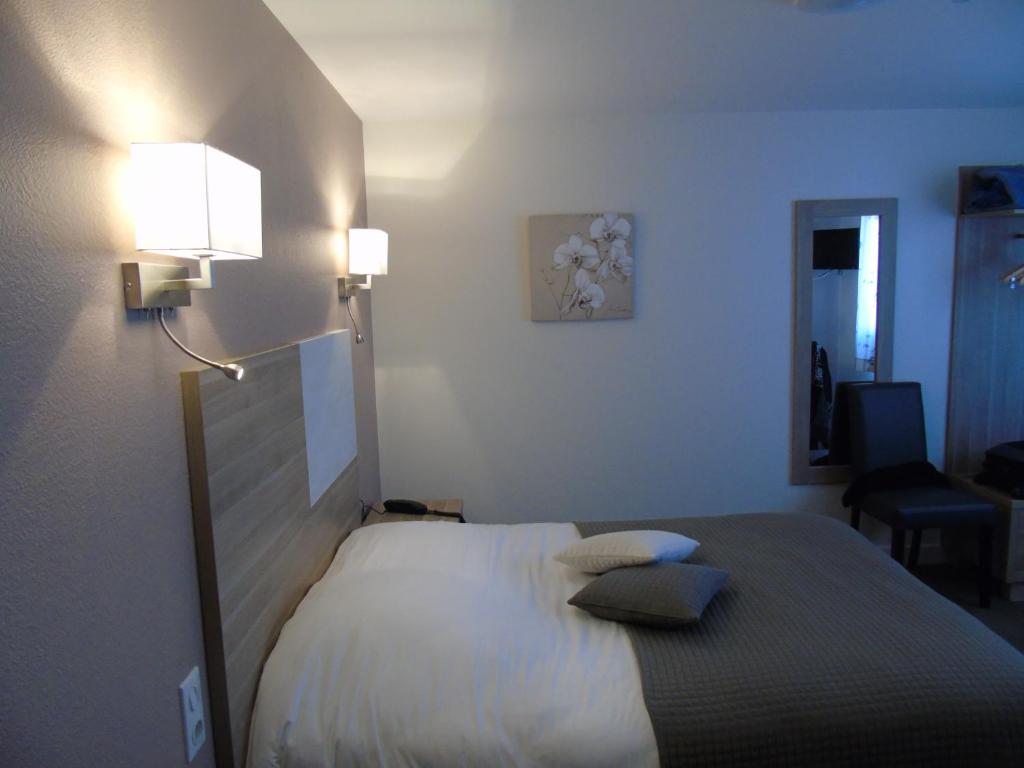 LOGIS Hotel Restaurant Auberge Du Cheval Blanc - Comfort Double Room