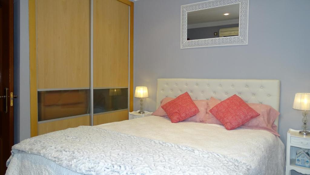 Posteľ alebo postele v izbe v ubytovaní Cosy Caleta Apartment