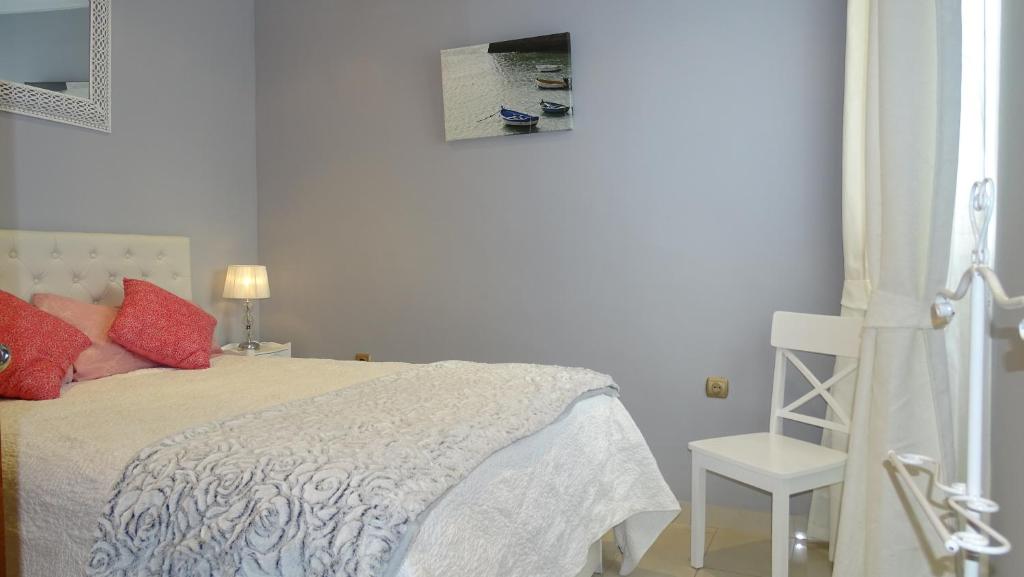 Posteľ alebo postele v izbe v ubytovaní Cosy Caleta Apartment