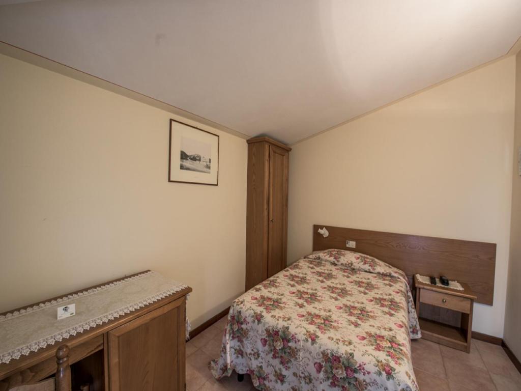 A bed or beds in a room at Albergo La Foresteria