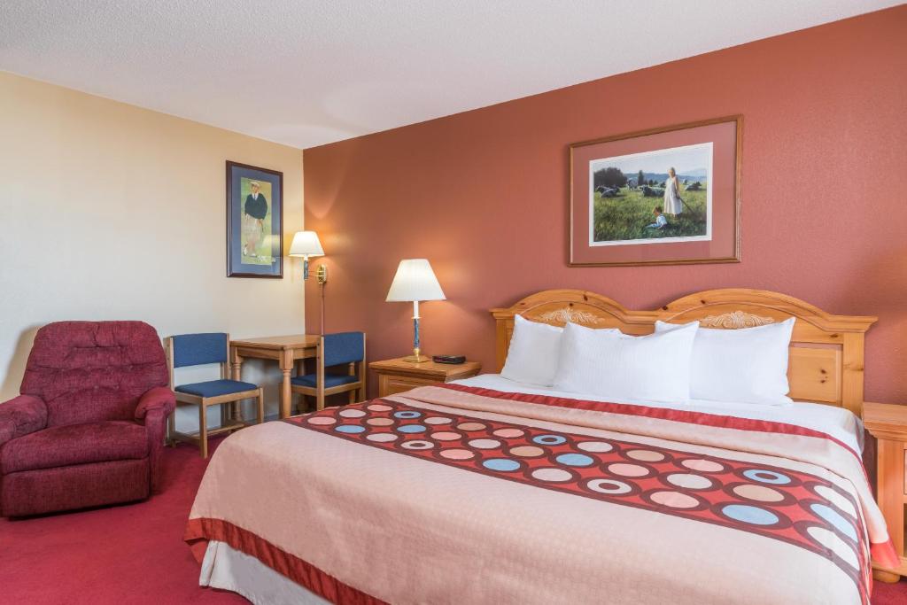 Super 8 by Wyndham Baxter/Brainerd Area photo