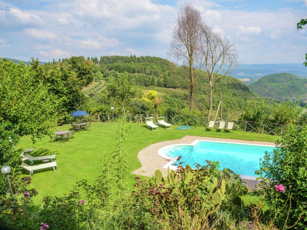an image of a garden with a swimming pool at Stunning Holiday Home in Umbria With Jacuzzi in Monte Santa Maria Tiberina