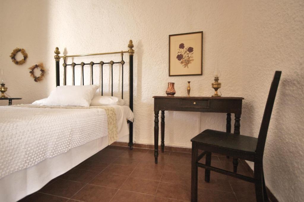 Postel nebo postele na pokoji v ubytování Vagia Traditional, Aegina Island