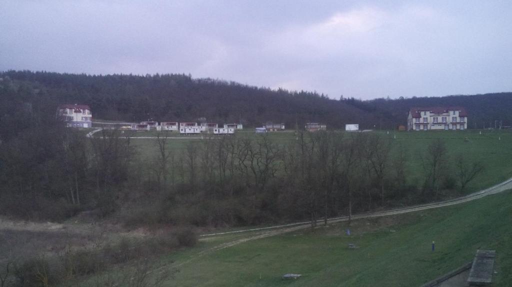 Paesaggio naturale nelle vicinanze del campeggio