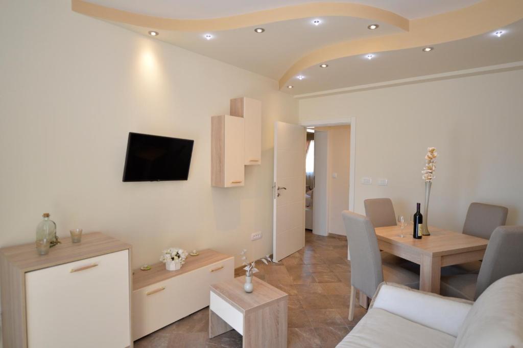 TV a/nebo společenská místnost v ubytování Pontus Luxury Apartments