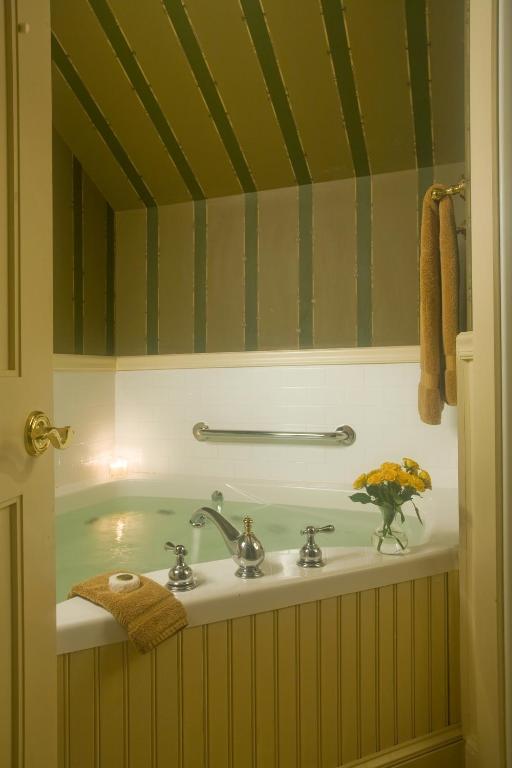 Berry Manor Inn photo