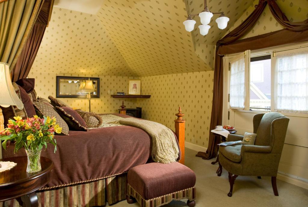 Berry Manor Inn photo