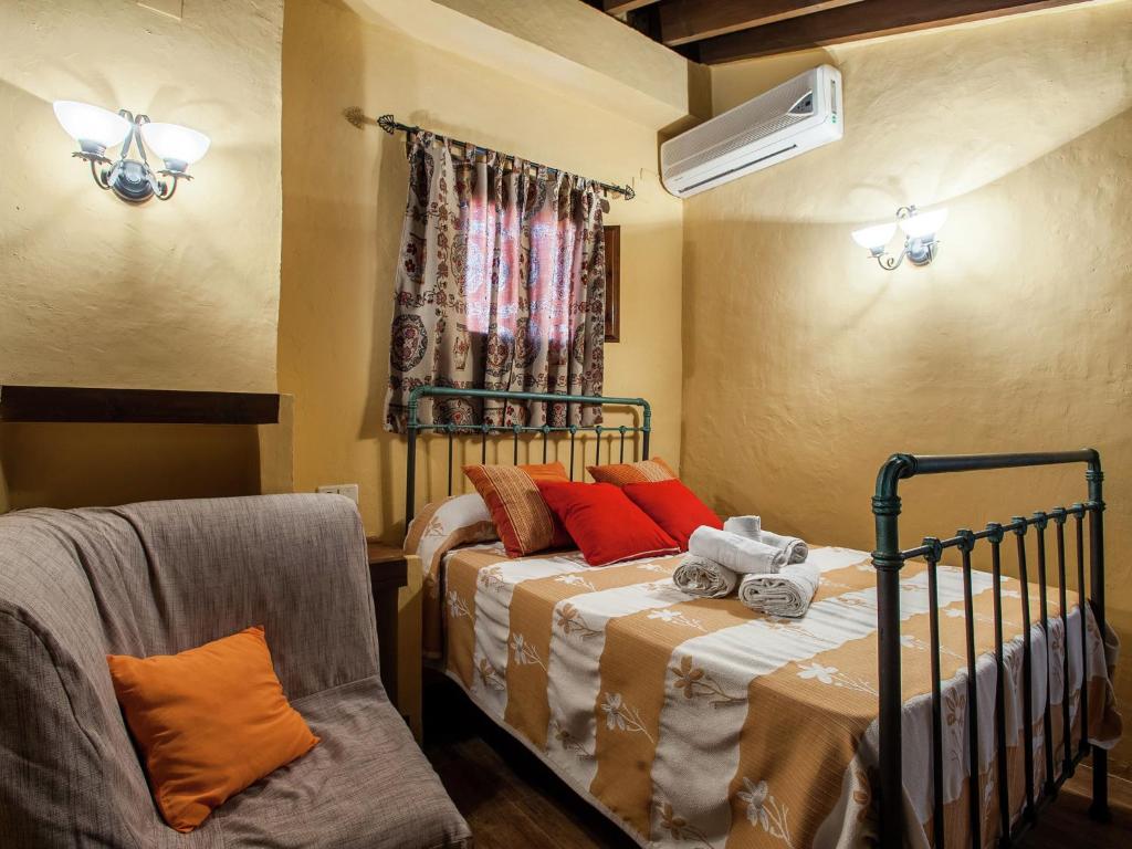 Ένα ή περισσότερα κρεβάτια σε δωμάτιο στο Peaceful Farmhouse Retreat