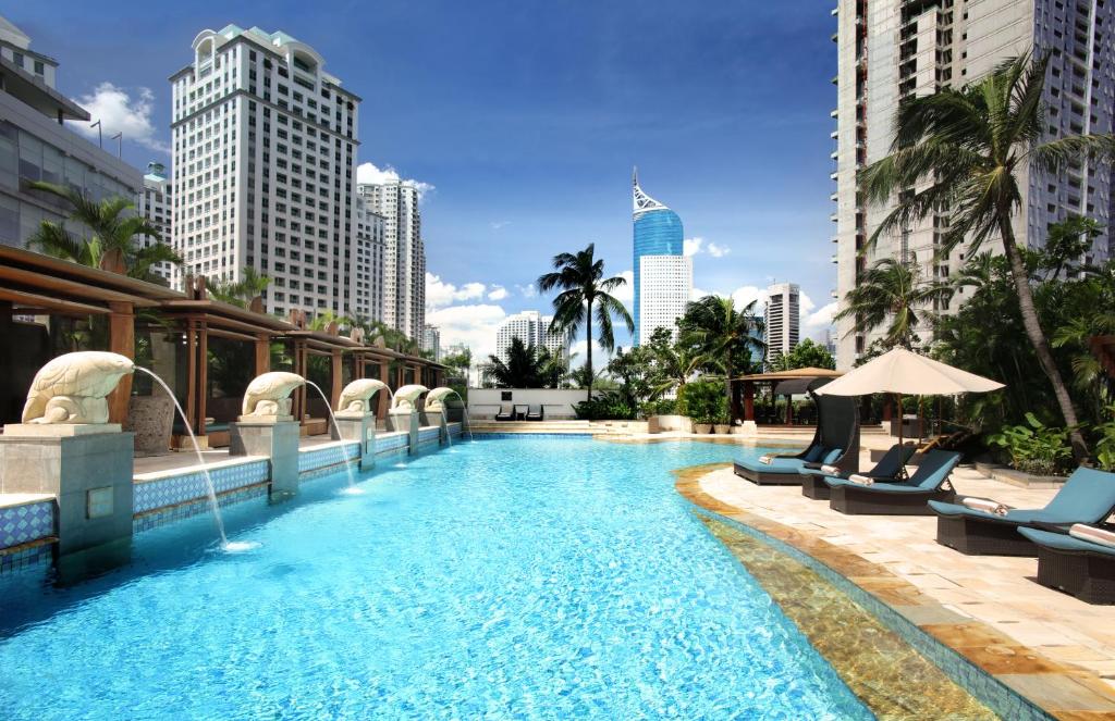 Bazén v ubytování AYANA Midplaza JAKARTA nebo v jeho okolí