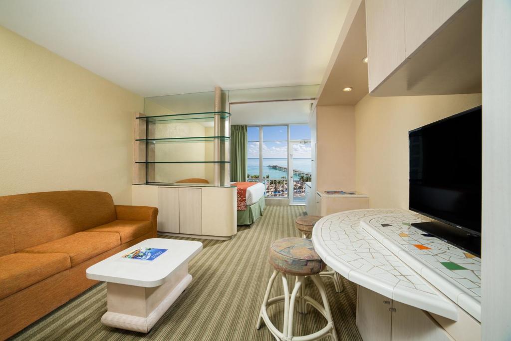 Newport Beachside Hotel & Resort - Suite Clásica De Una Habitación Con Vista Al Océano Parcial