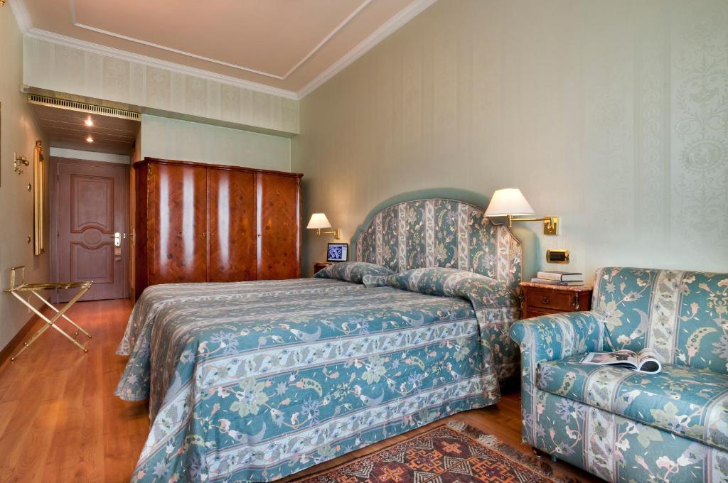 Postel nebo postele na pokoji v ubytování Hotel Simplon