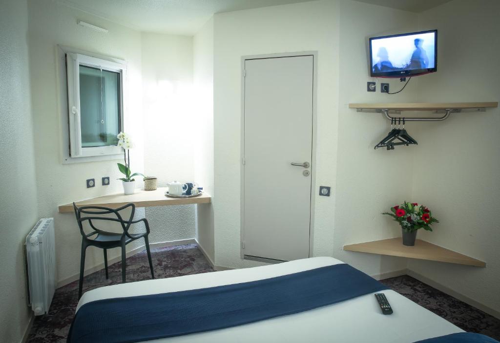 Postel nebo postele na pokoji v ubytování Hotel Inn Design Dijon Sud