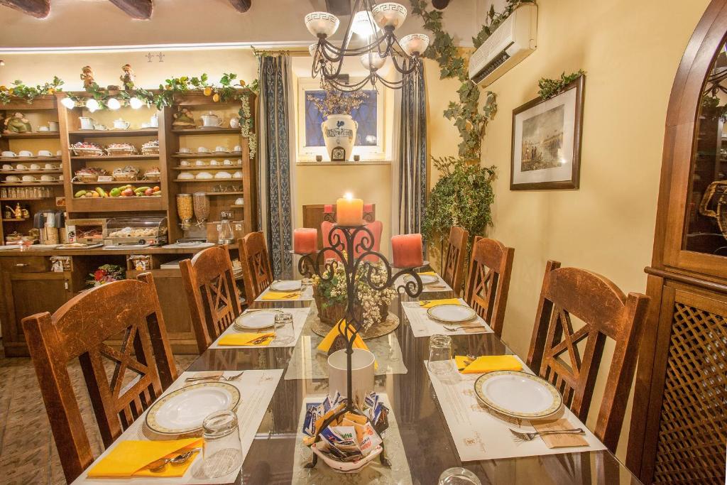Reštaurácia alebo iné gastronomické zariadenie v ubytovaní B&B L'Alloggio Dei Vassalli
