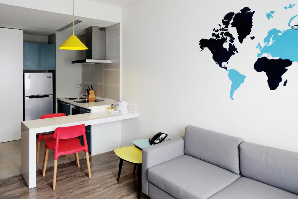 King Studio - Complimentary Round-trip Transfer to International Terminal upon request