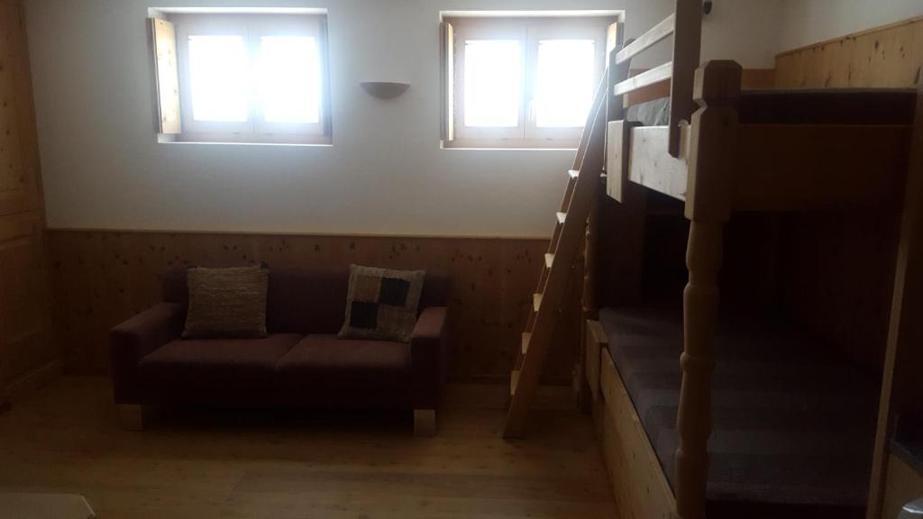 Posezení v ubytování Relaxing confortable studio, heated garage, skiroom