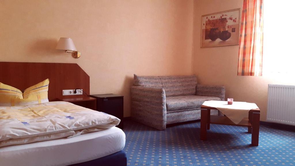 Postel nebo postele na pokoji v ubytování Hotel Evabrunnen