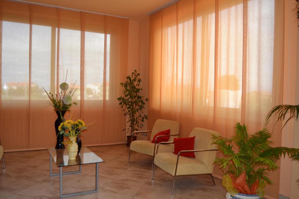 Posedenie v ubytovaní Hotel La Siesta