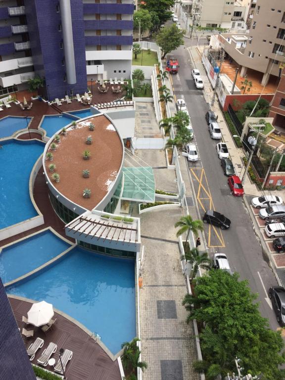widok na basen w mieście w obiekcie Marina - Beach Class Apartment w mieście Fortaleza