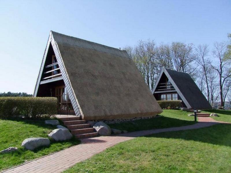 Neu ReddevitzにあるFerienhaeuser in romantischer Trauの茅葺き屋根の小屋