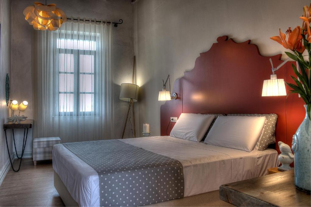 Postel nebo postele na pokoji v ubytování Elia Zampeliou Hotel