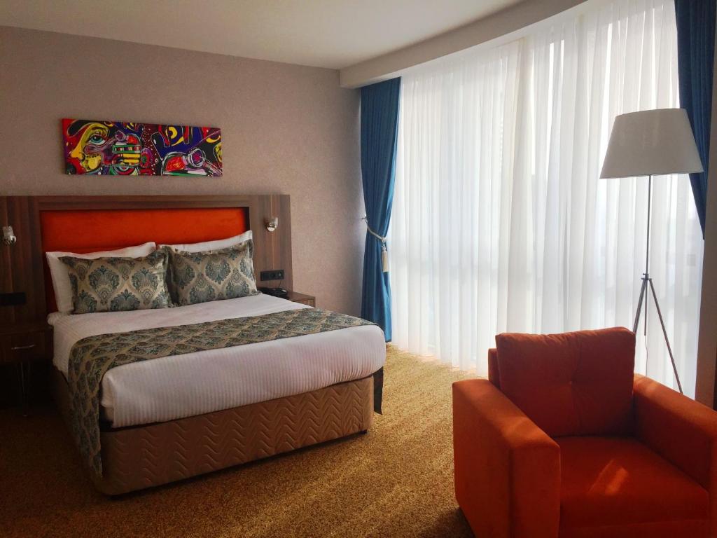فضای داخلی Sky Tower Hotel در باتومی - تصویر ۳