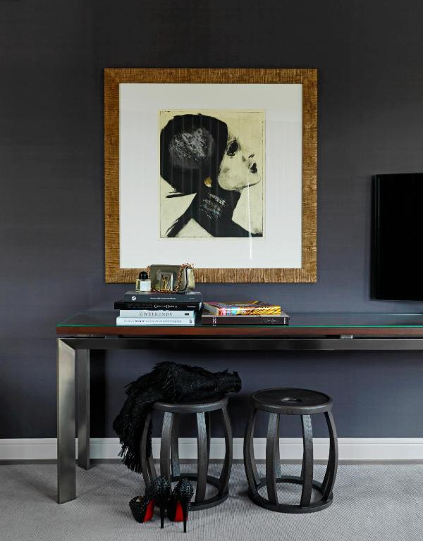 a table with two stools and a picture of a dog at Hotel Continental in Oslo