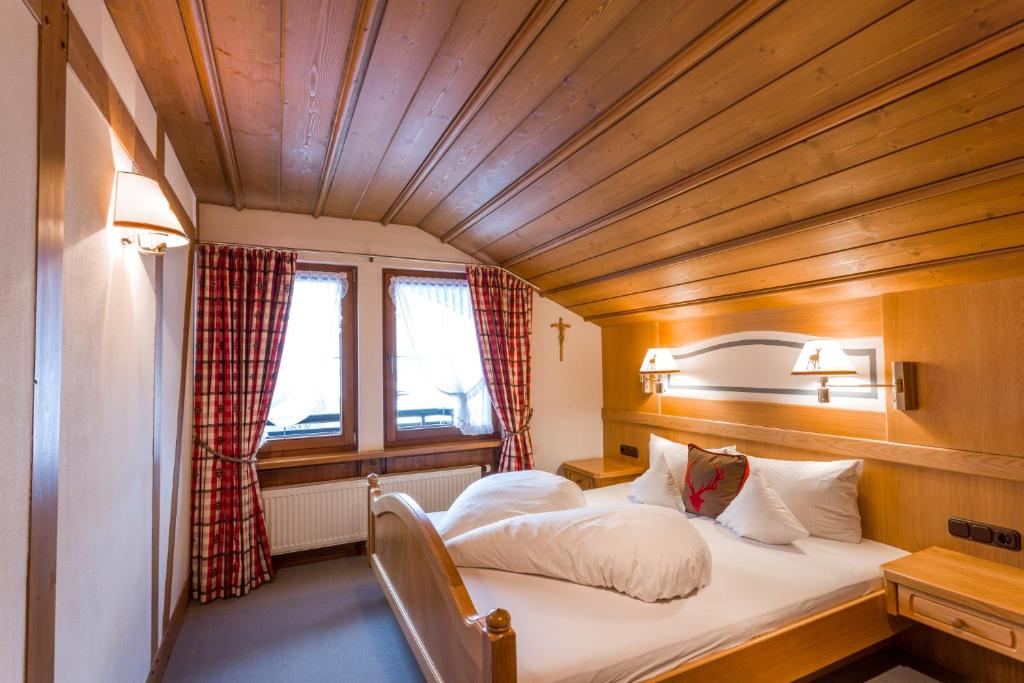 Postel nebo postele na pokoji v ubytování Hotel Bergruh