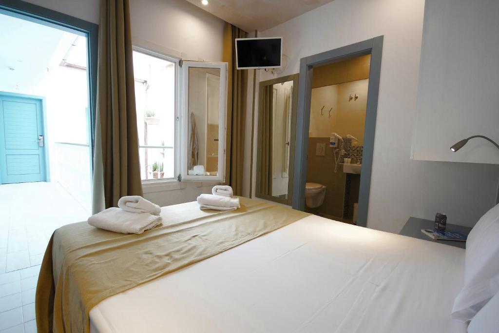 Postel nebo postele na pokoji v ubytování Hostal Gravina