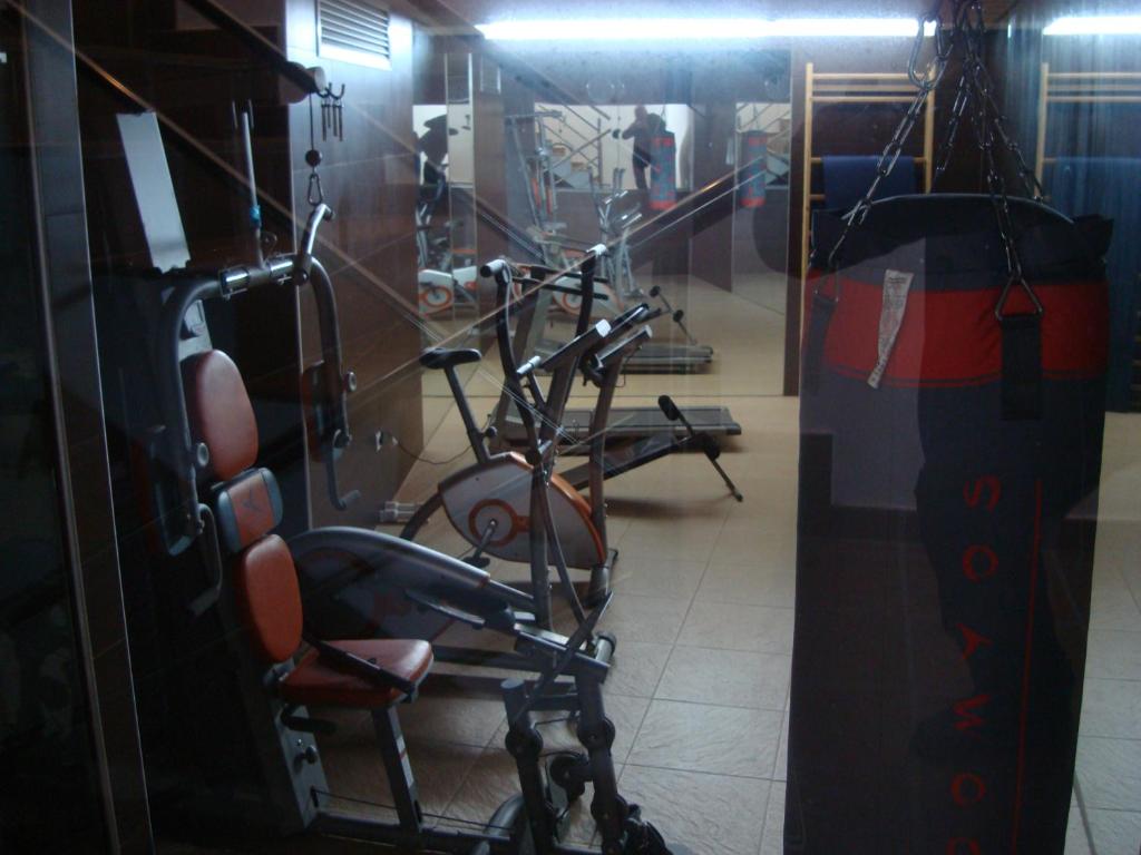 Centrum fitness w obiekcie Apartamento Piscina Playa Cedeira